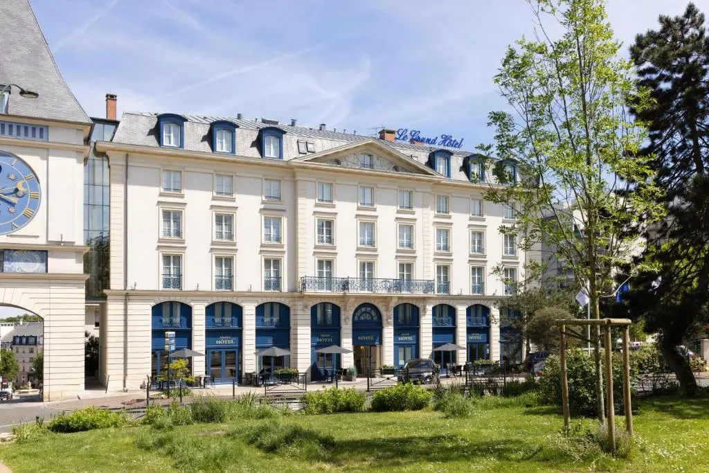 Le Grand Hotel du Plessis-Robinson – Bar de l’horloge