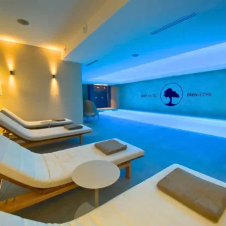 Brit Hotel Piscine & Spa – Fougeres