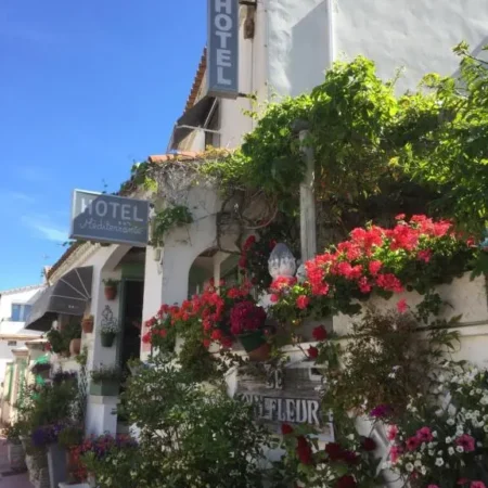 L A, Hotel Restaurant