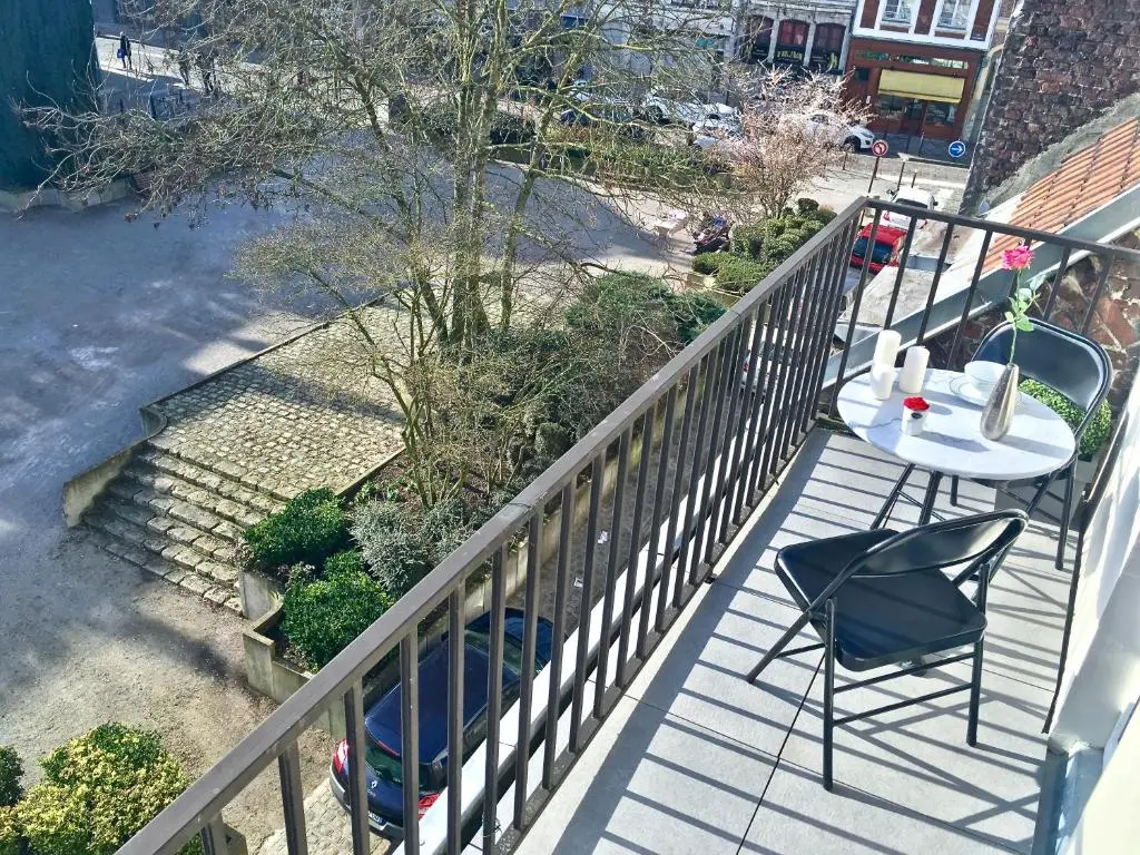 Little Plaza apartment