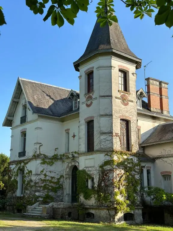 Chateau de Moulede