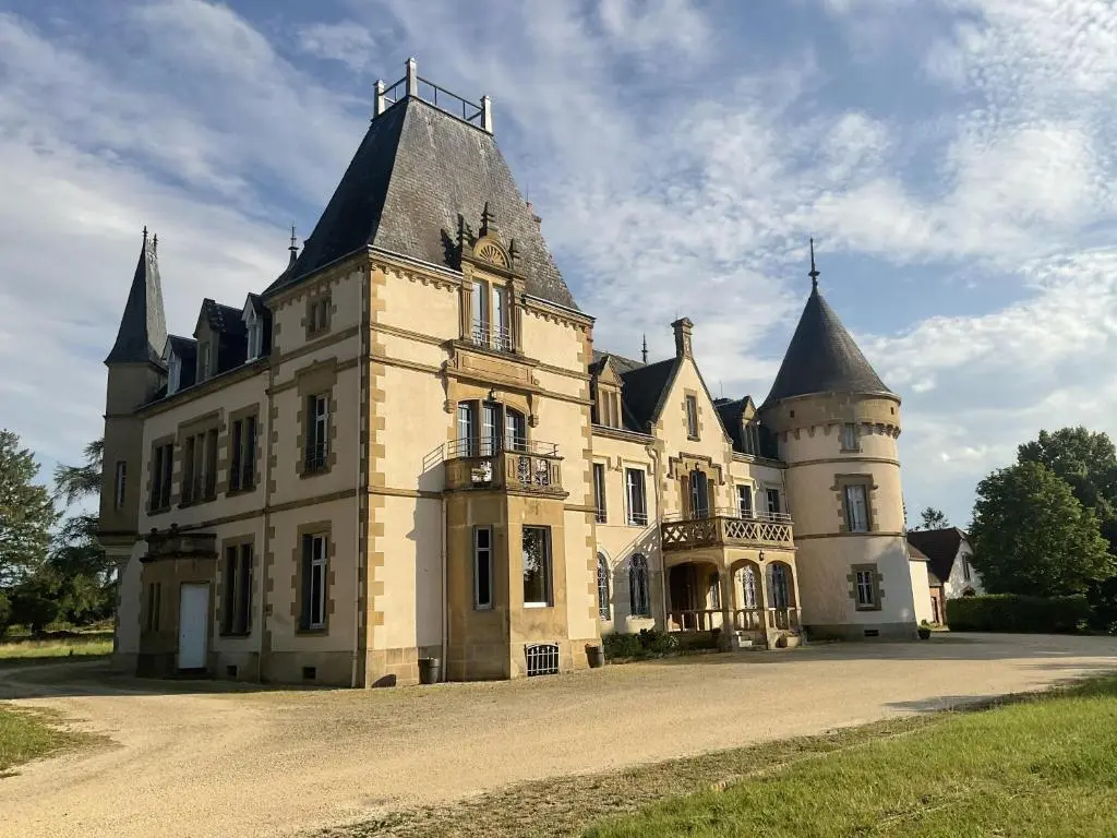 Chateau du Tout y Fault