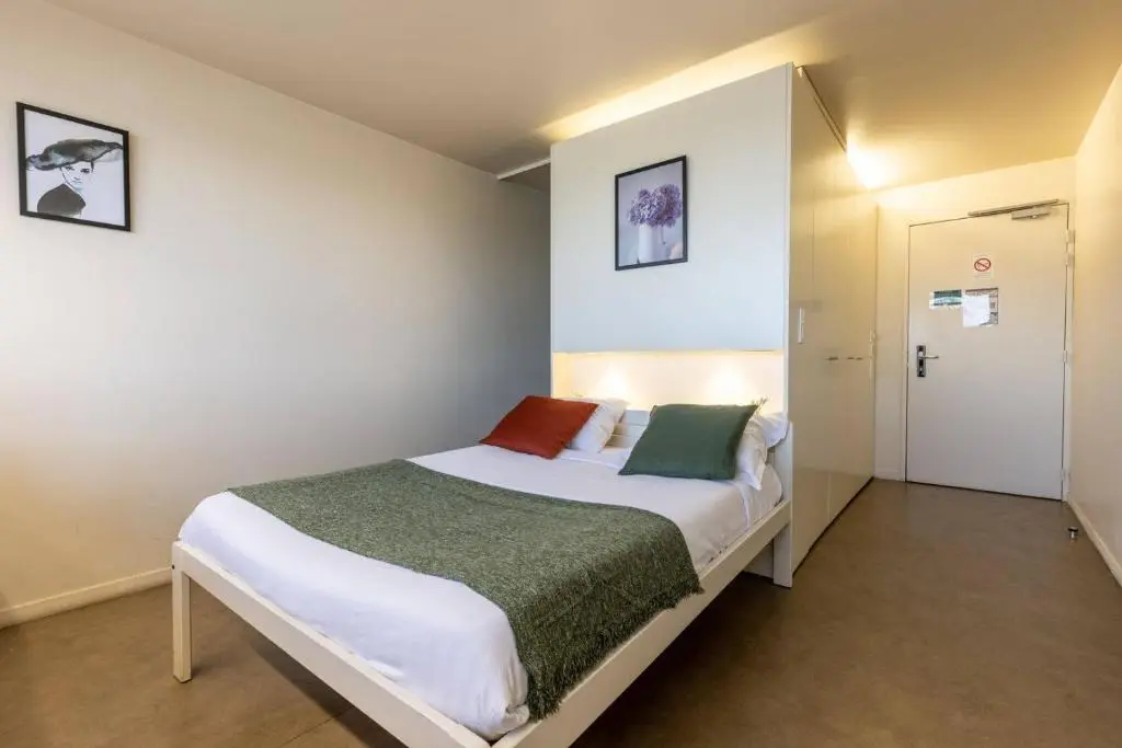 hotel study lormont