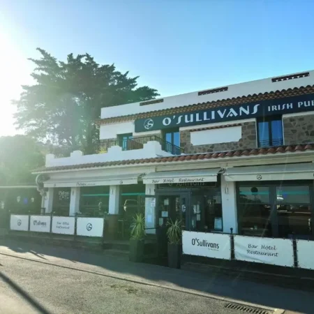 O&rsquo;Sullivans By the Beach, Bar / Pub