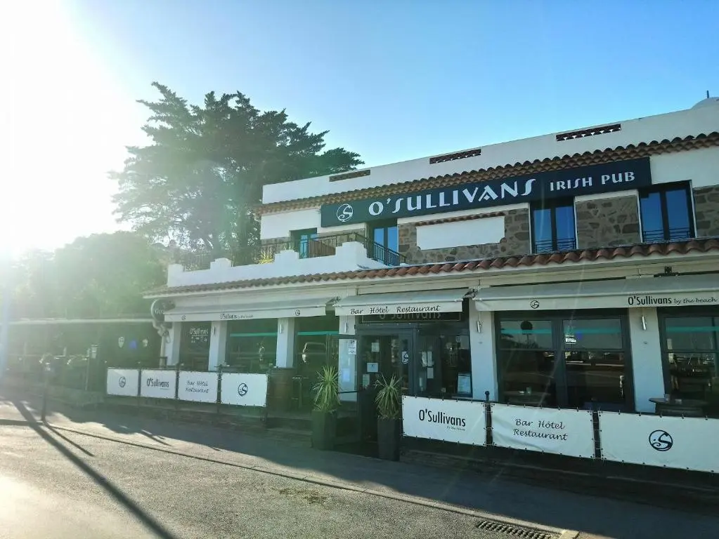 O’Sullivans By the Beach, Bar / Pub
