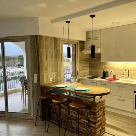 Studio moderne – Port de Mandelieu – Proche Mer