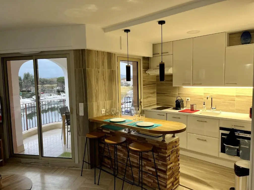 Studio moderne – Port de Mandelieu – Proche Mer