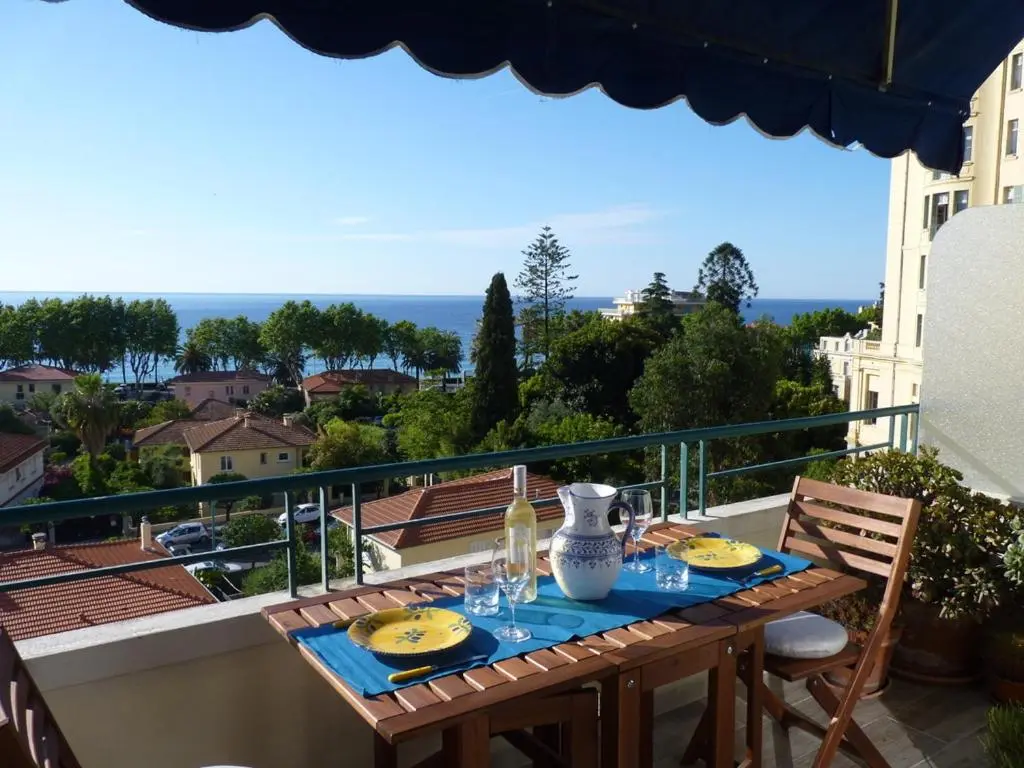 Le Neptune Bellevue a Menton