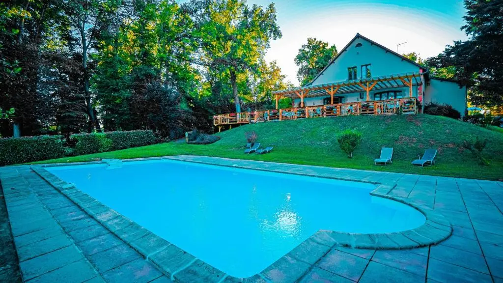 Hotel – Restaurant Le Chalet Montegut – Moulins