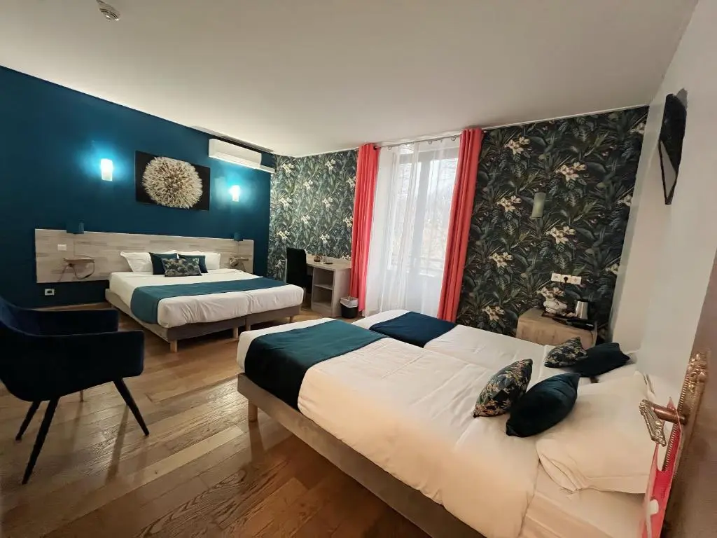 Empire Hotel