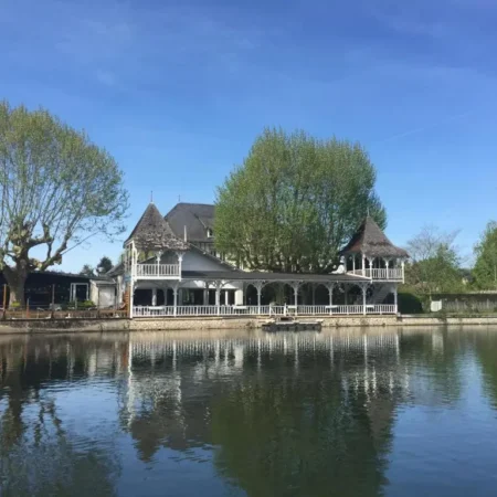 Logis Hotel le Pavillon Bleu