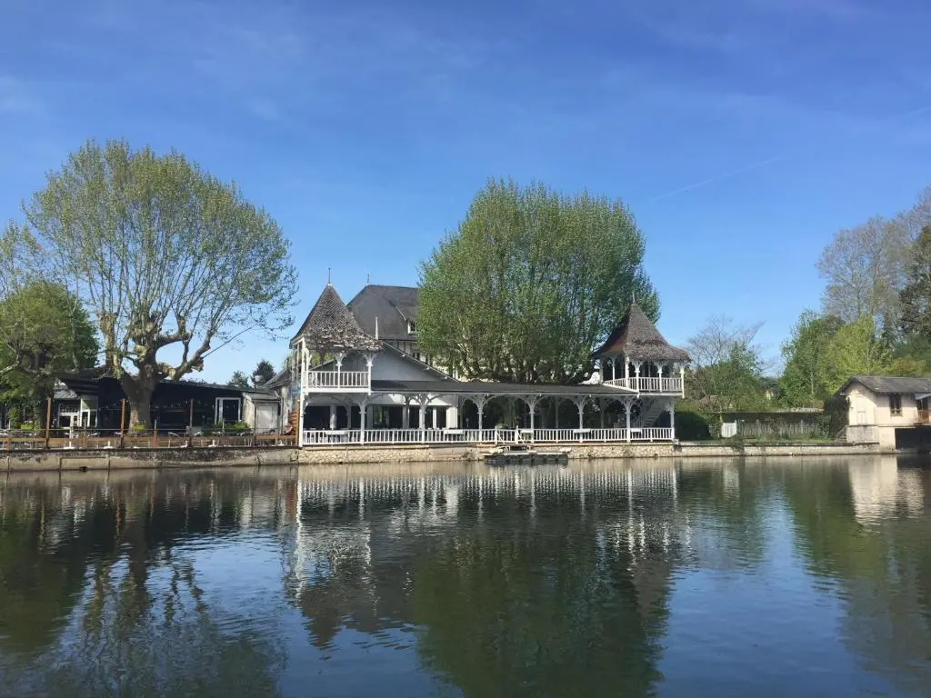 Logis Hotel le Pavillon Bleu