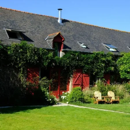 La Maison Jaune a La Janaie