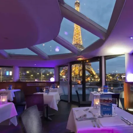 Le VIP Paris – Yacht Hotel