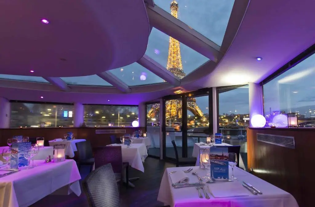 Le VIP Paris – Yacht Hotel