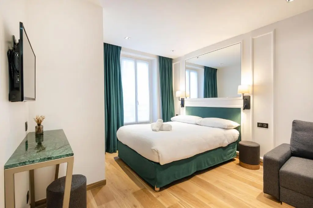 HOTEL AU COEUR DE REPUBLIQUE