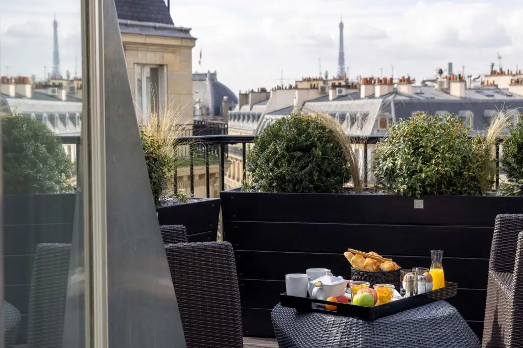 Le 12 Hotel
