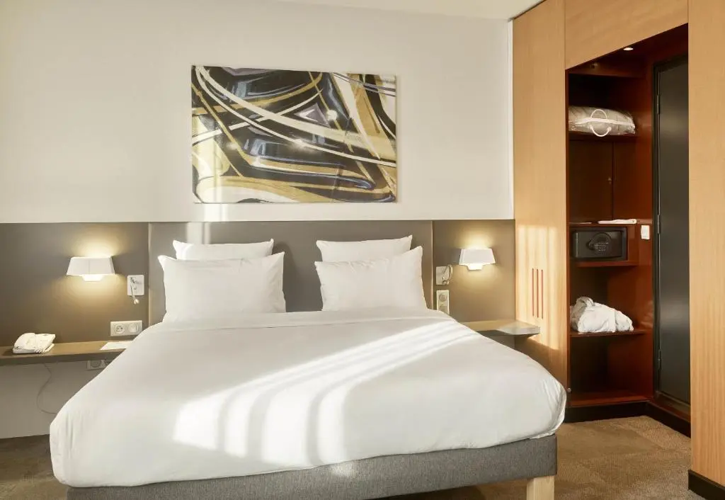 B&B HOTEL Paris Nord 18eme 4 etoiles.