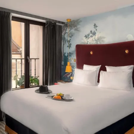 SNOB HOTEL
