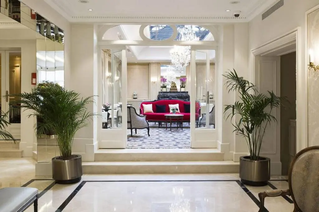 Hotel Saint-Petersbourg Opera & SPA