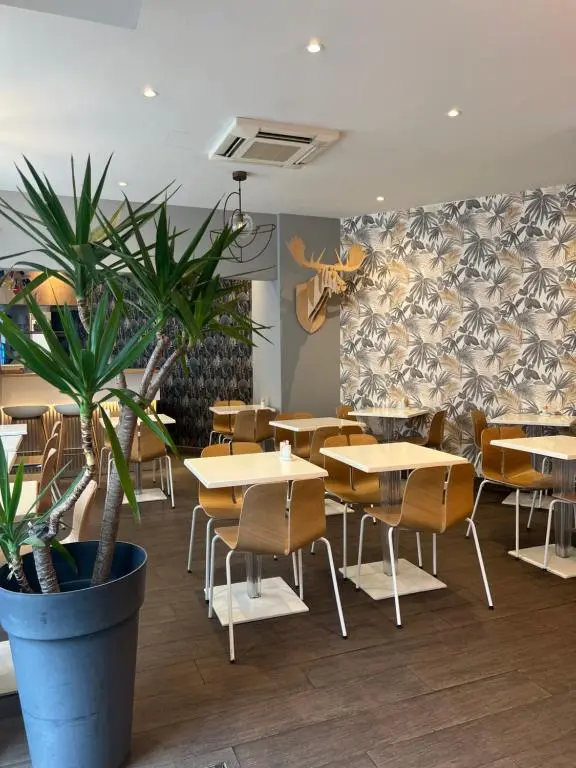 Hotel Kyriad Paris 18 – Porte de Clignancourt – Montmartre