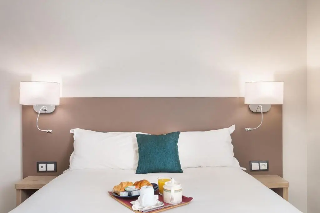 Hotel Courcelles Mederic