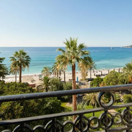 Blue Holidays Menton