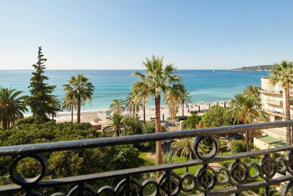 Blue Holidays Menton
