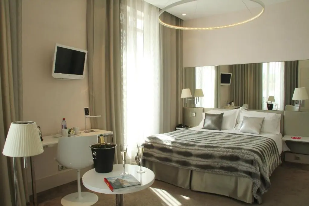 Le Cesar Hotel, Provins