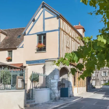 Hotel Aux Vieux Remparts, The Originals Relais