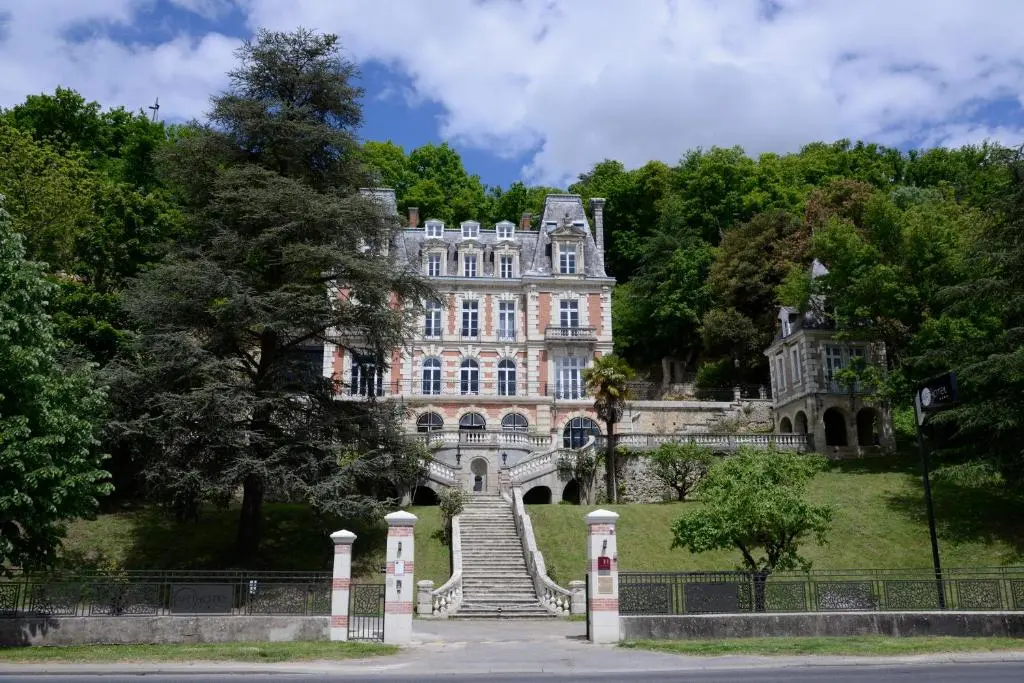 Art Hotel Tours