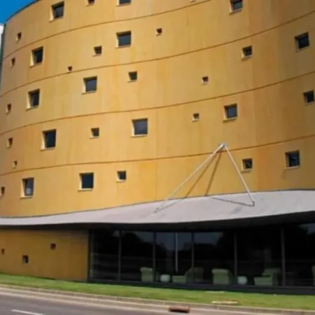 Standing Hotel Suites by Actisource