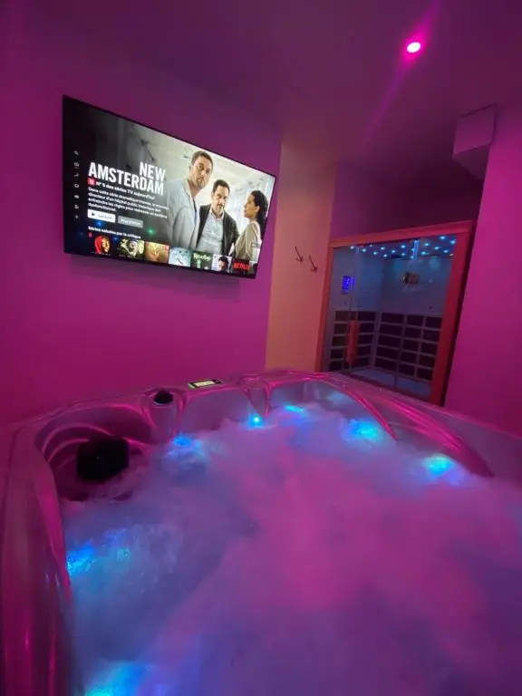 Eaux Spa – Jacuzzi & Sauna