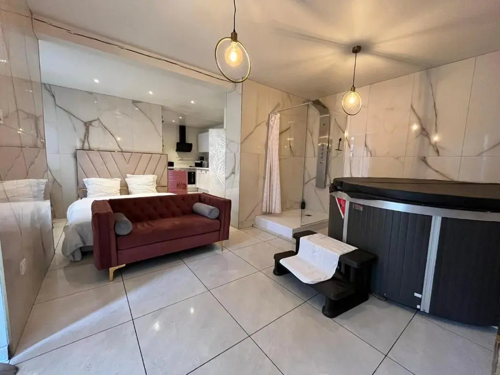 LOCATION A ROUEN