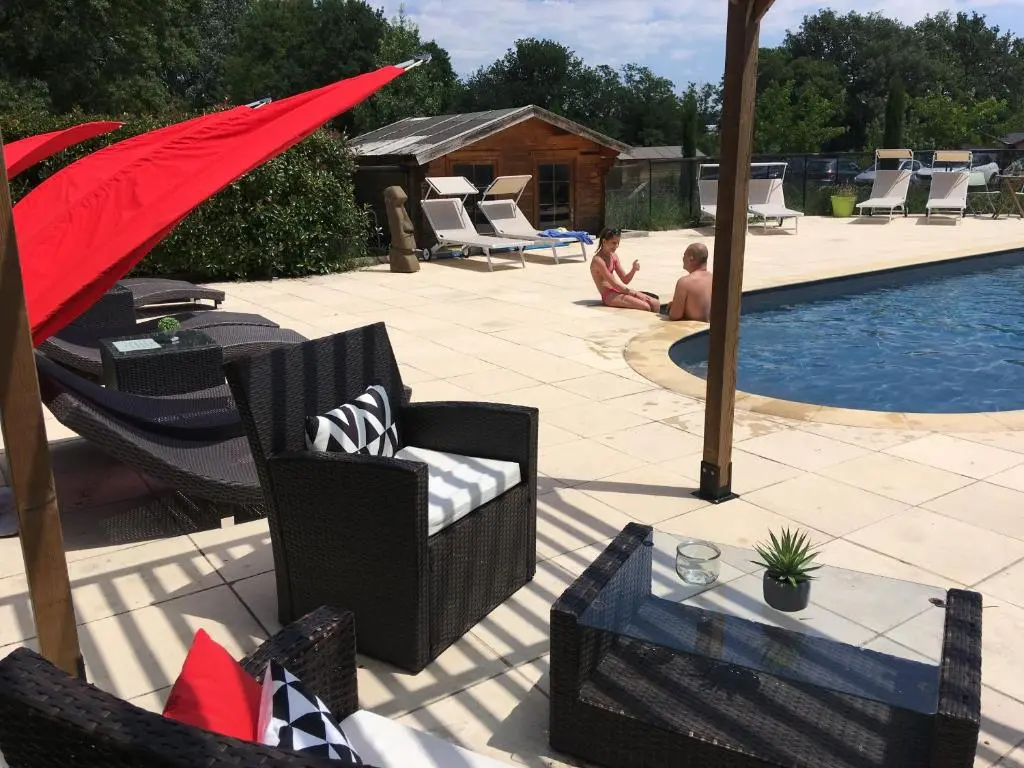 Logis Hotel Dejeunez sous l’Arbre