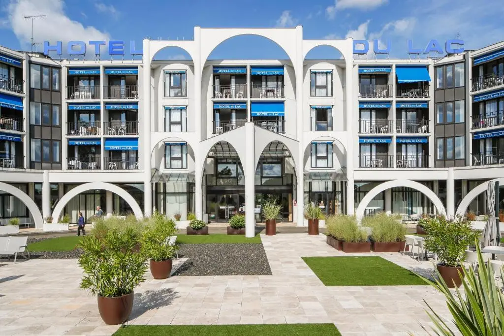 BRIT HOTEL DU LAC