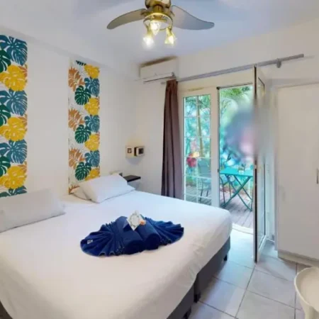 Lindsey Hotel