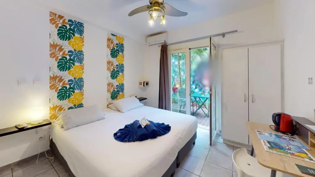 Lindsey Hotel