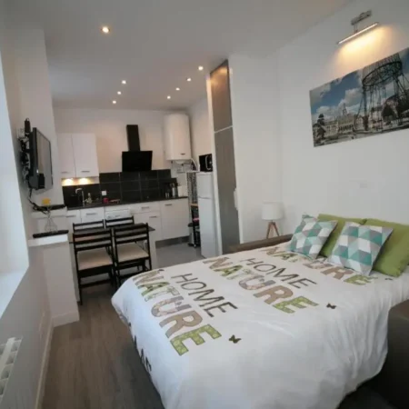 Comme a la Maison St Quentin