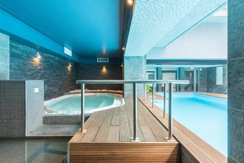 Hotel Brise de Mer – Piscine interieure & exterieure
