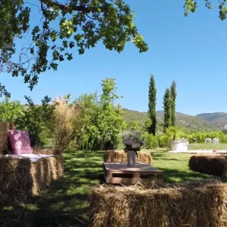 La Fontaine Des Noyers