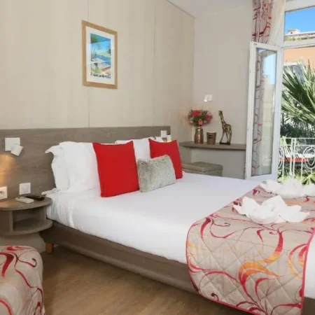 Brit Hotel Le Revest Sainte-Maxime