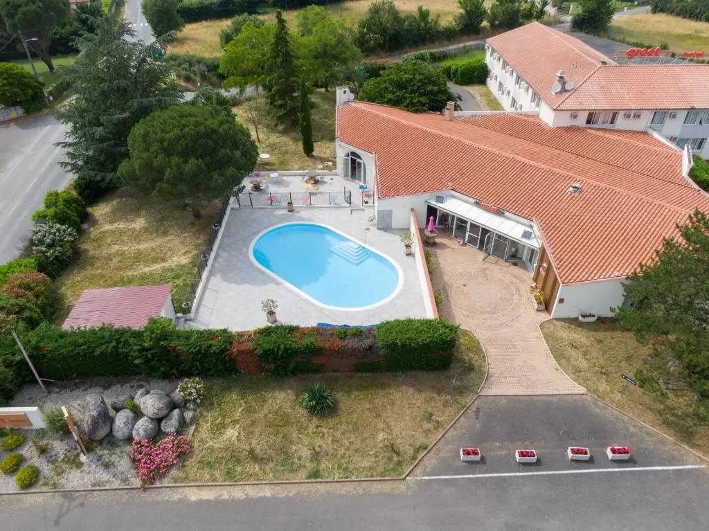 greet Hotel Castres Saix
