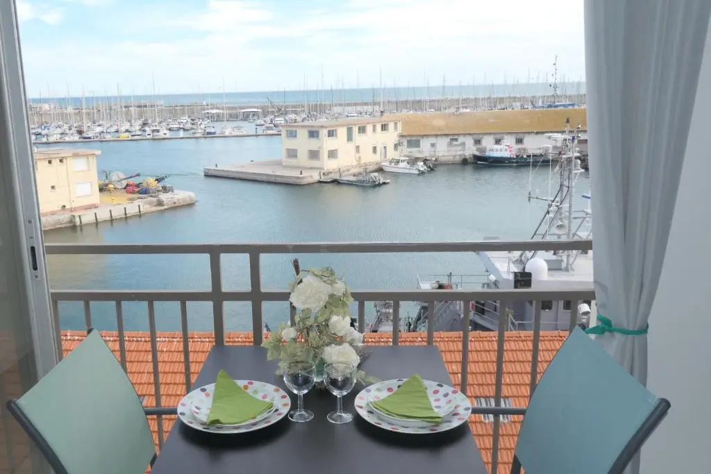 Sete-Vue port et mer, centre-ville, au calme, garage – location estivale appartement