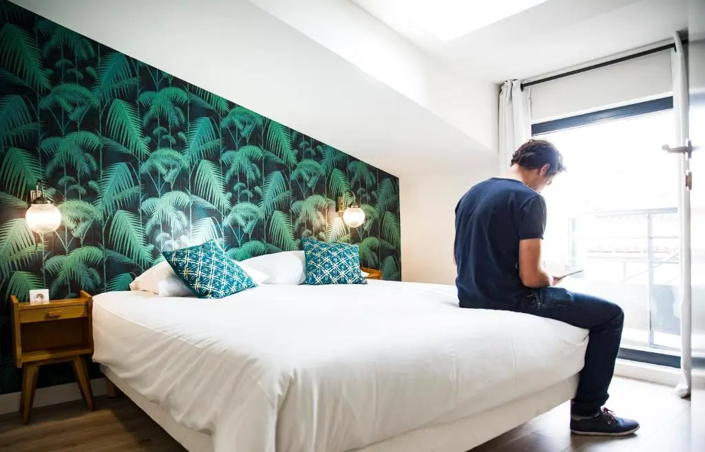 Georges Hostel & Cafe