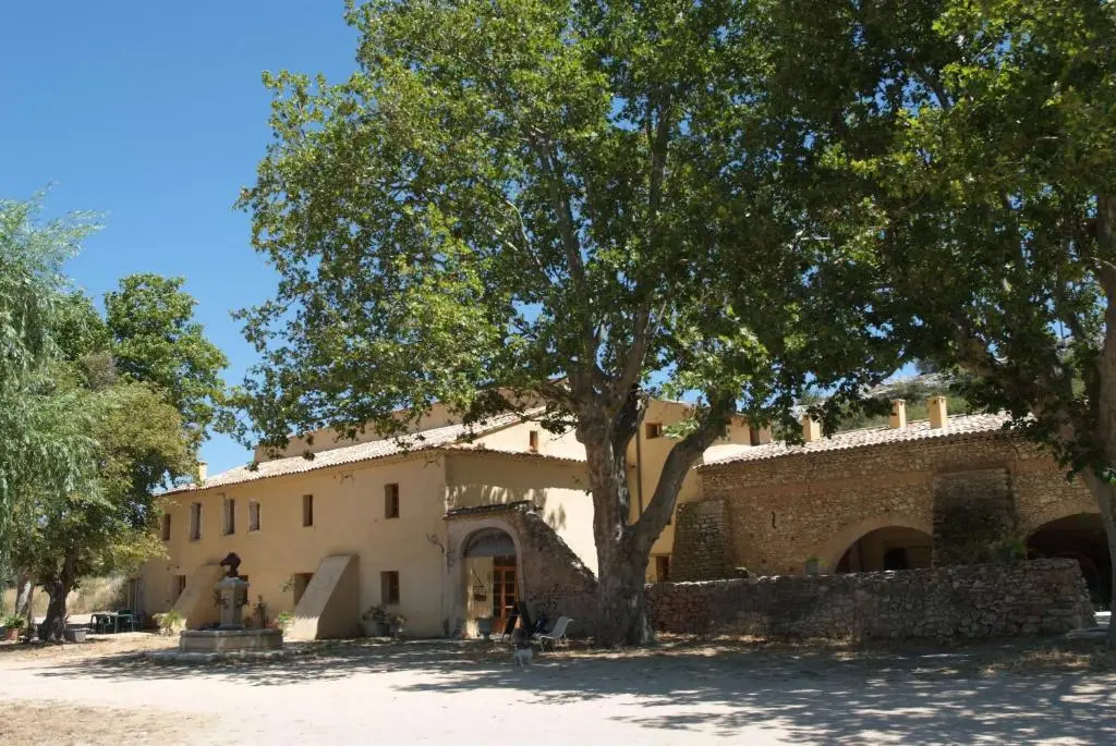 La fontaine: chambres et tables d’hotes- organisation de mariages