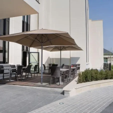 Best Western Plus Hotel des Francs Relais des Vignes Adherent