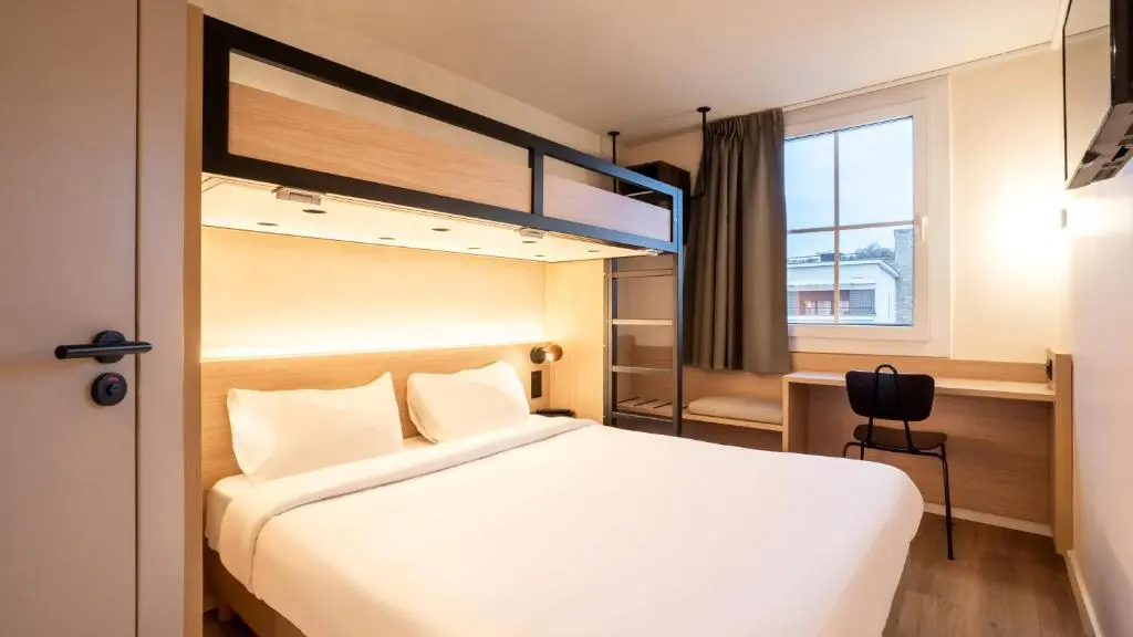 Premiere Classe Paris Ouest – Pont De Suresnes
