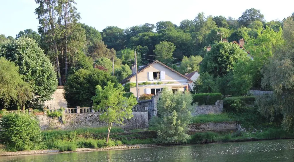 Un balcon en foret