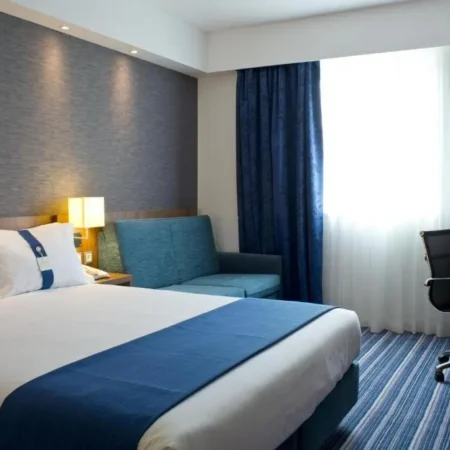 Holiday Inn Express Toulon – Estates, an IHG Hotel